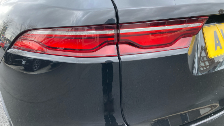 Jaguar F-Pace 2.0 D200 R-Dynamic Black 5dr Auto AWD Diesel Estate